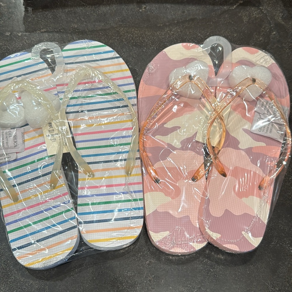 Aeropostale Pink Camo & White Multi Stripes Flip Flops Bundle
